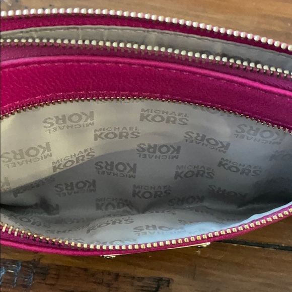 Michael Kors berry pink wristlet - new / no tag - Picture 5 of 5